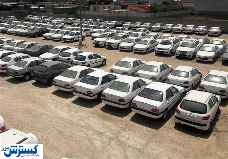 ۳۲۰ نفر متقاضی یک خودرو!/فیلم