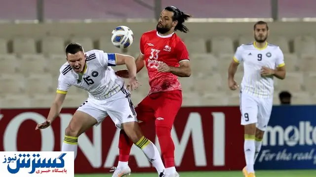 تراکتور روی جاده تساوی