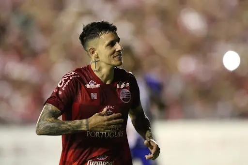 بمب نقل و انتقالات استقلال مشخص شد / فرهاد این هافبک خارجی را میخواهد؟