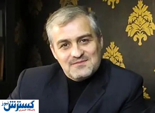 پشت پرده نمایش پرچم چین روی برج آزادی