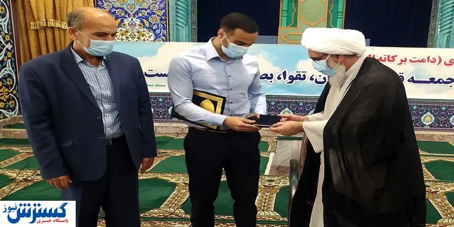 هدیه خاص رهبر انقلاب به ورزشکار بوشهری + عکس