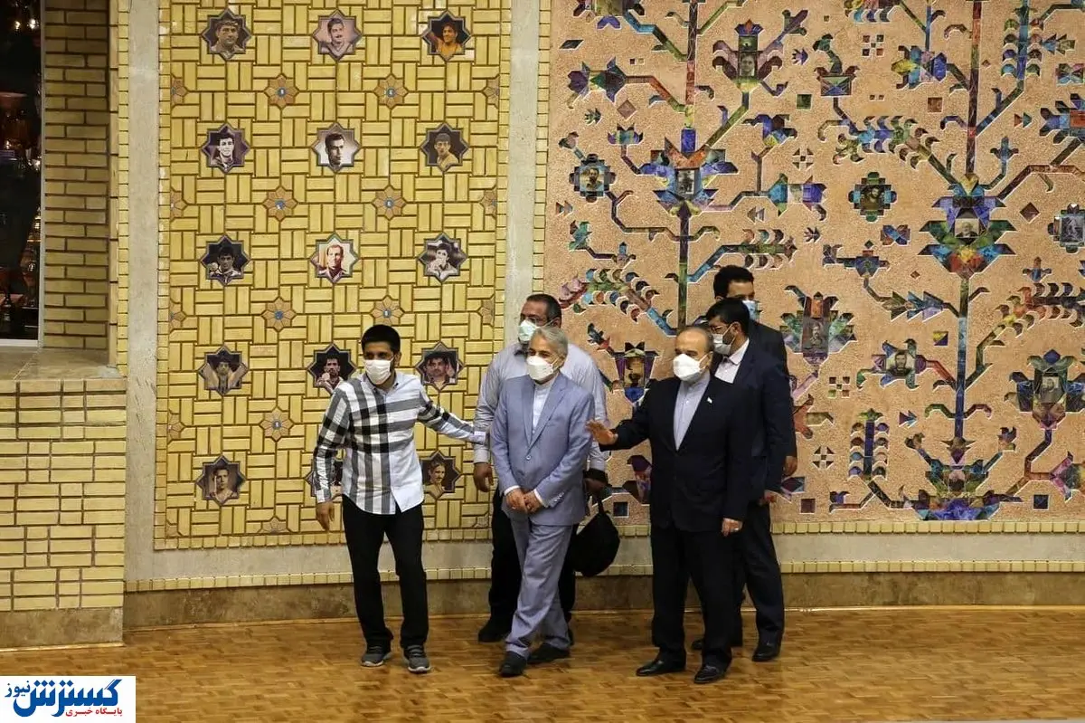 رئیس سازمان برنامه و بودجه در تمرین کشتی