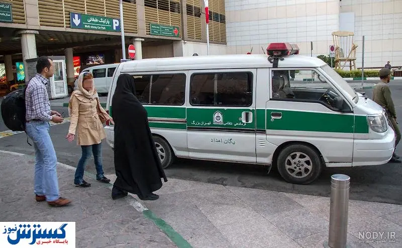 زنان در معرض دید و نگاه مسموم/ لباس بعضی ها مانند سالن عروسی است