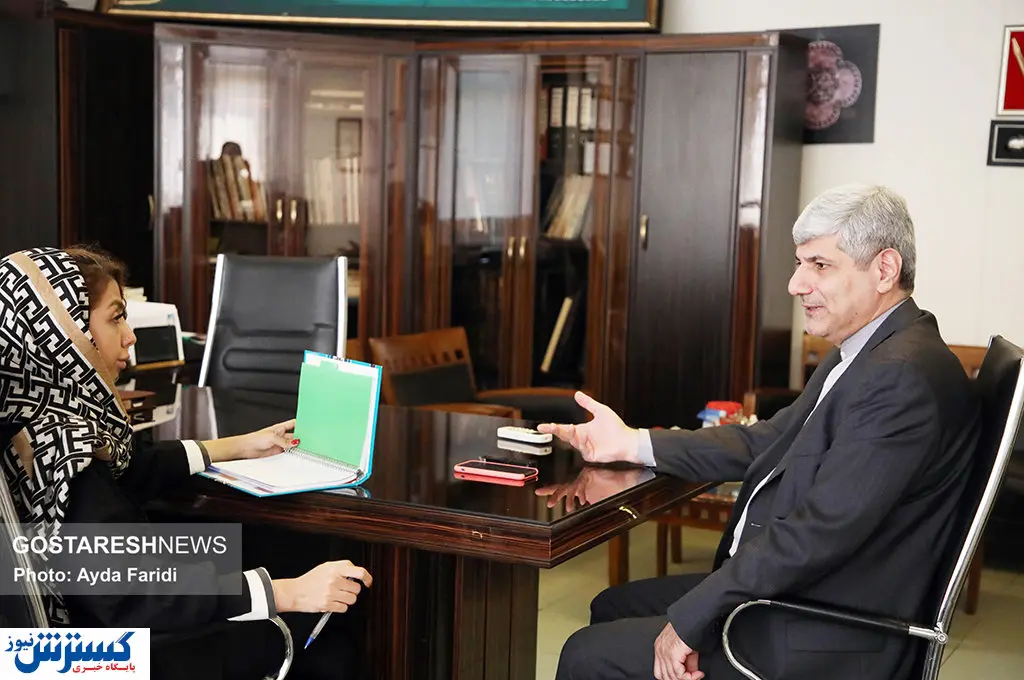 میتوان برای ۵۰۰ هزار جوان مسکن ساخت/ ایده وام خرید سربازی را به محسن رضایی دادم/ کارمندان دولتی در خودروسازیها بیکار میچرخند