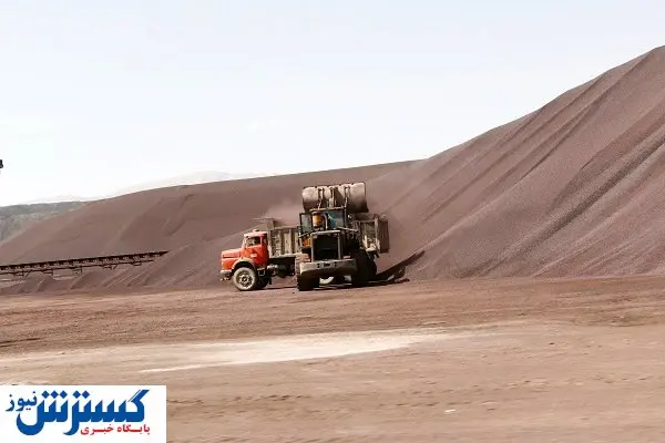 خاکی که به باد میرود