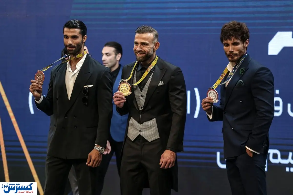 حضور در مسابقات پرورش اندام با کت و شلوار!+ فیلم