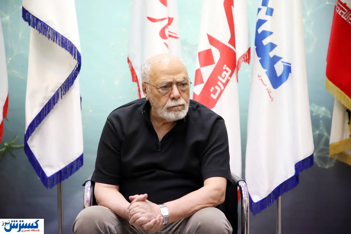 اکبر زنجانپور و نوید محمدزاده در صحنه تئاتر