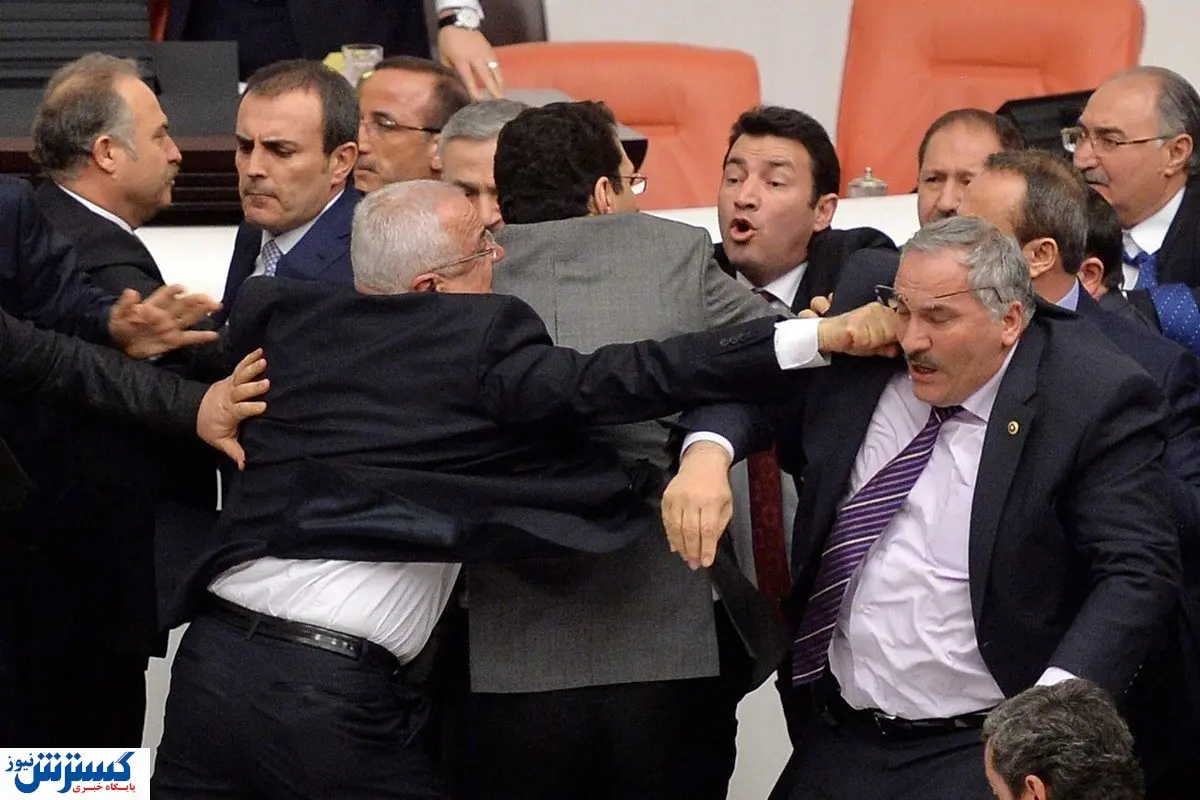 زد و خورد نمایندگان مجلس حادثه آفرین شد + فیلم