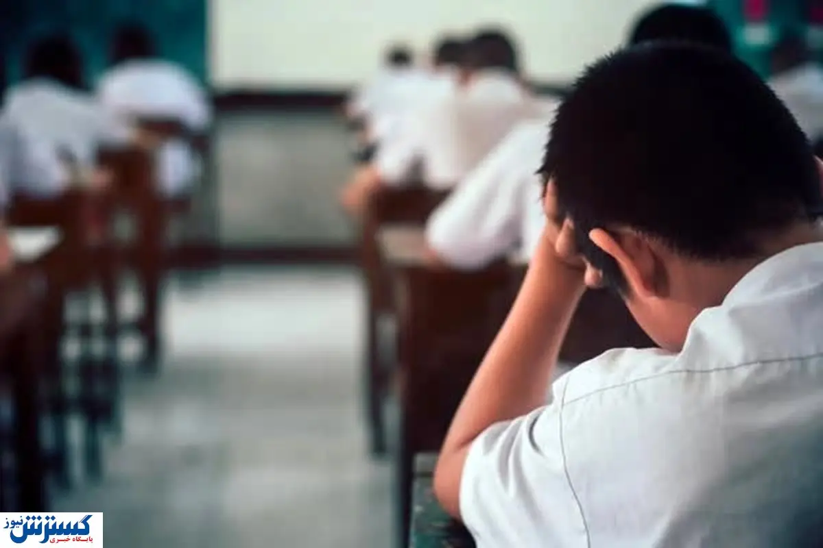 ضرب و شتم جنون آمیز معلم سنندجی | به داد دانش آموزان کشور برسید ! + حاوی صحنه دلخراش