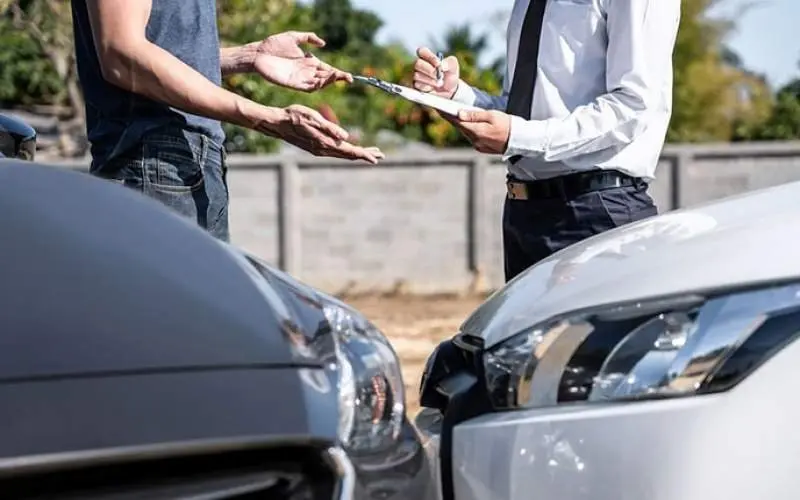 چگونه تخفیف بیمه بدنه بگیریم؟ راهنمای کامل دریافت تخفیفهای ویژه