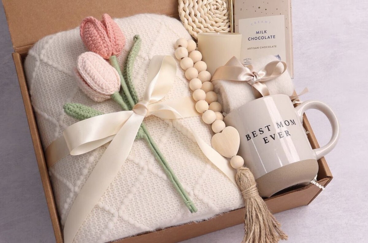 خرید کادو روز مادر ارزان در آذر ۱۴۰۴؛ یک شاخه گل چند؟