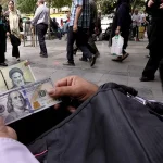 هشدار یک اقتصاددان درباره دلار / رها کردن بازار ارز خطای بزرگی است