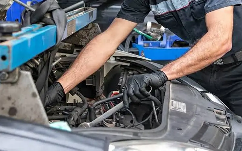 چه مهارتهایی برای تبدیل شدن به برقکار حرفهای خودرو لازم است؟